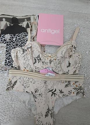 Комплект гладкий antigel от бренда lise charmel.