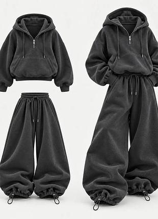Модный спортивный костюм