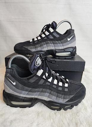 Кросівки nike air max 95 в розмірі 40