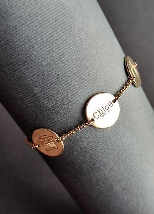 Вишуканий браслет chloé у золотистому відтінку.