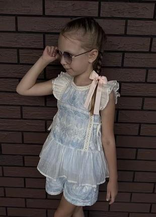 Дитячий літній ошатний костюм для дівчинки (блузка та шорти)