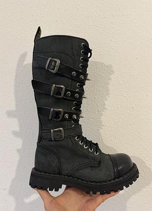 Високі черевики steel моделі 139/140/4p (2-5)/o/spikes/z/b чорного кольору. взуття має металевий підносок для захисту пальців.