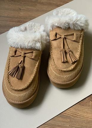 Сабо мюлі коричневого кольору зм’яким білим штучним хутром river island brown