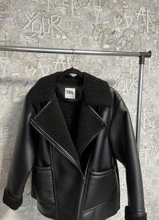 Жіноча дублянка zara авіатор чорна коротка