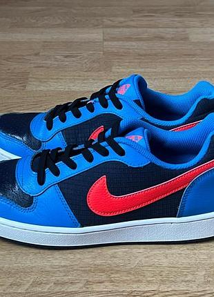 Кожаные кроссовки nike оригинал 39,5 размера в идеальном состоянии