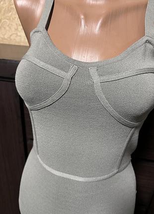 Сукня жіноча zara сіро-зелена в рубчик на бретельках
