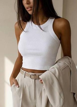 Базовый белый укороченный топ (кроп-топ) в рубчик от бренда zara.