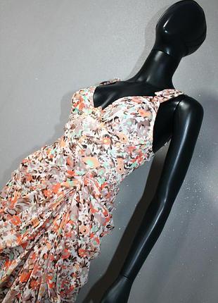 Платье prettylittlething