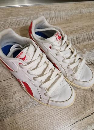 Кросівки для дівчинки reebok низькі біл- рожеві
рожеві. оригінал, купляли закордоном.