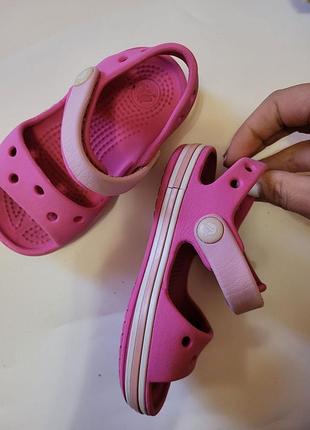 Босоніжки для дітей crocs рожеві 2