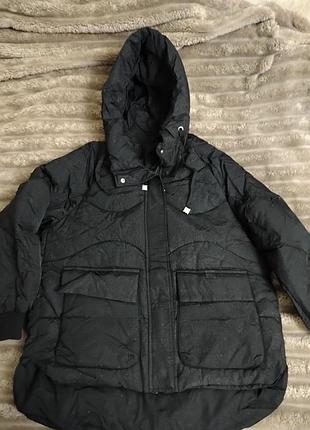Зимова жіноча куртка чорна блискуча l-xl