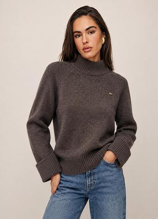 Reformation — кашемировый свитер garrett cashmere oversized turtleneck 🤎