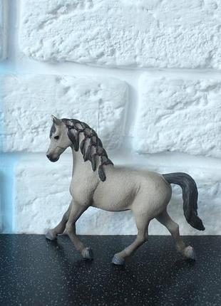 Schleich лошадь.