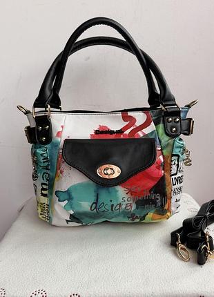 Сумка desigual-жіноча, різнокольорова ,з яскравим фірмовим притом у стилі графітіі та колажів