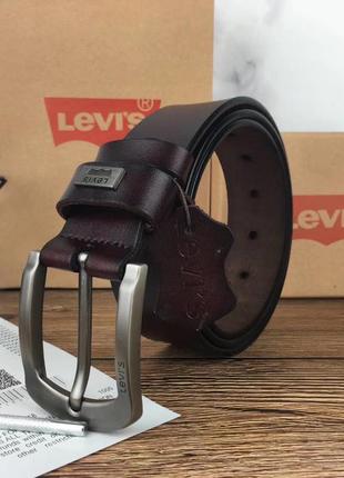 Чоловічий ремінь levi's в подарунковому наборі