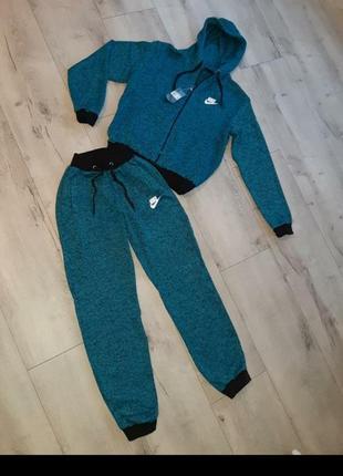 Шикарный спортивный костюм