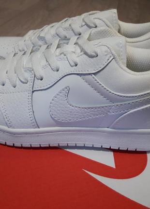 Жіночі кросівки nike air jordan 1 low7 фото