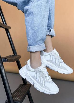 Женские кроссовки adidas ozweego white