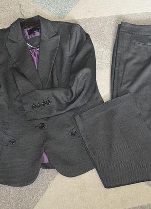 Дуже гарний класичний костюм