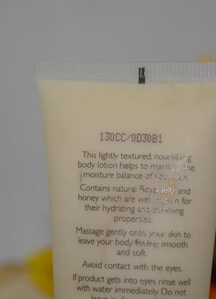 Лосьон для тела с чистым медом boots royal jelly pure honey body lotion 100 ml6 фото