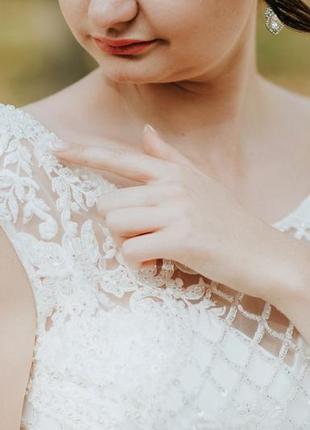 Пишна весільна сукня молочного кольору4 фото