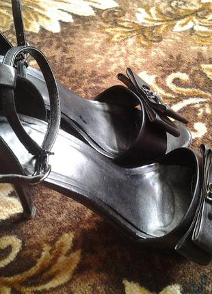 Елегантні босоніжки