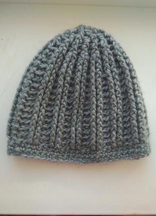 Вязаная шапка серая зимняя1 фото