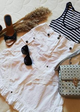 Белая джинсовая юбка.