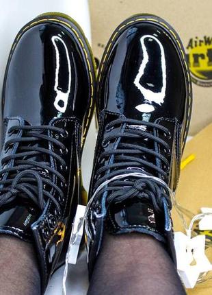 Хит ботинки женские dr.martens black на меху и без.натуральная лакированная кожа.9 фото