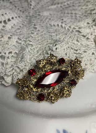 Кружевная брошь с кристаллами. чехословакия