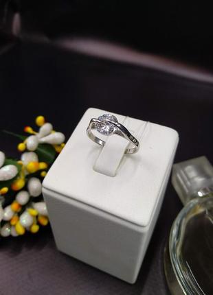Серебряное кольцо классика с большим камнем фианитом 9254 фото