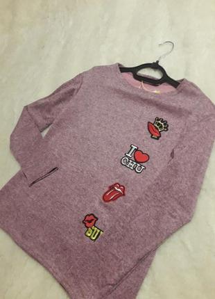 Мягенькая модная кофточка с нашивками