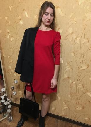 Трикотажное красное платье3 фото