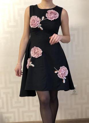Сукня чорна з квітами3 фото