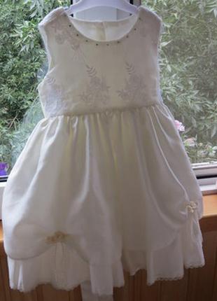 Очень красивое платье для маленькое принцессы 12 мес