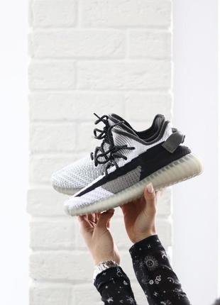 Кроссовки адедас изи 350 (36рр - 45рр) adidas yeezy boost 350 black white, кроссовки женьше лезвия 350, женские кроссовки адедас изви 3502 фото