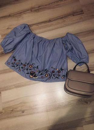 Блуза з вишивкою та пишними рукавами2 фото