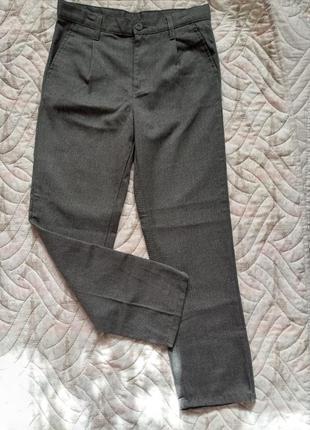 Стильные фирменные брюки для мальчика1 фото
