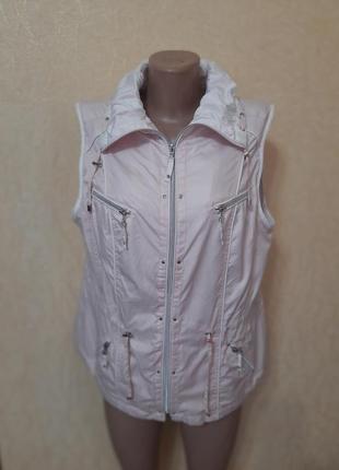 Тонкая жилетка безрукавеа жилет в нежно -розовом цвете canda