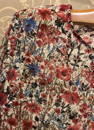 Нереально красивая и стильная брендовая блузка в цветах.