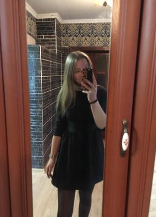 Плаття з коміром