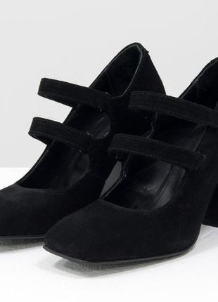 Замшевые черные эксклюзивные  туфли квадратном на каблуке3 фото