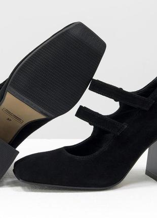 Замшевые черные эксклюзивные  туфли квадратном на каблуке5 фото