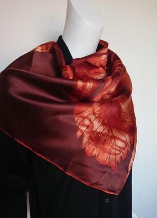 Большой шелковый платок лист яркие краски осени 75*76 см шов роуль3 фото