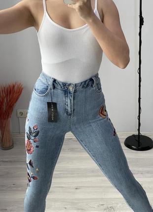 Круті джинси з вишивкою new look2 фото