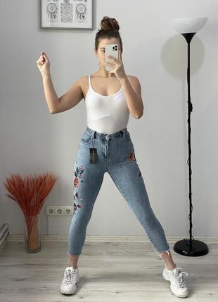 Крутые джинсы с вышивкой new look5 фото