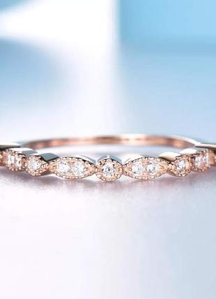 Изысканное серебряное кольцо с фианитами, позолота 18к2 фото