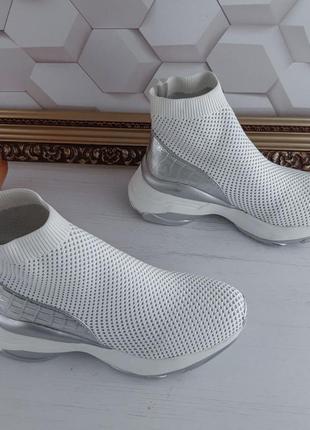Кросівки текстильні біло-срібні2 фото