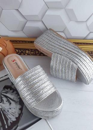 Шлепки на платформе серебрянные