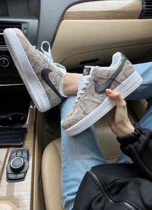 Nike air force 1 low snakeskin женские кроссовки найк бежевые